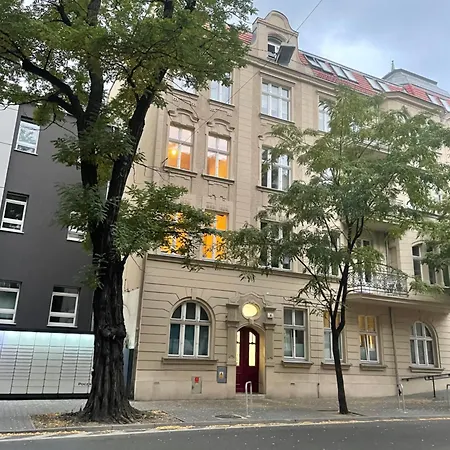 Apartament Mtp Kolo Dworca Pkp Bezobslugowy *