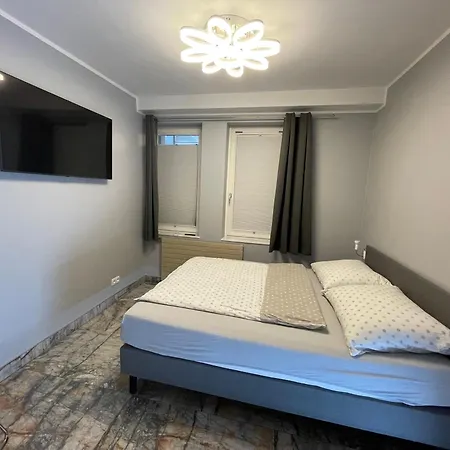 Apartment Apartament Mtp Kolo Dworca Pkp Bezobslugowy *