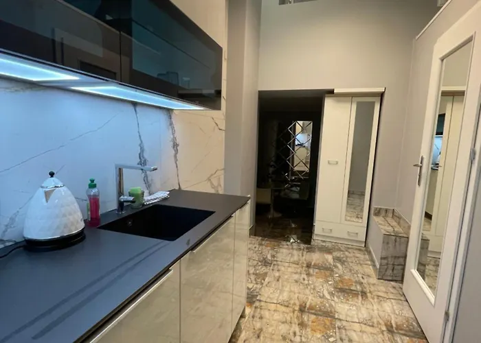 Mtp Kolo Dworca Pkp Bezobslugowy بوزنان